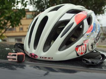 OGKの白いヘルメット